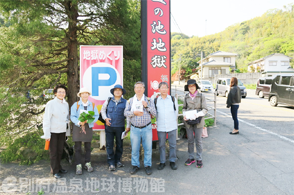 バスを待っていたタレント風な旅人のお兄ちゃんにお願いして記念撮影。
河野さんはこのあと長泉寺の温泉へ。暑かったですね~